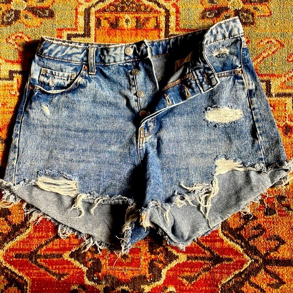 wild fable Shorts Wild Fable Size 2 Distressed High Rise Jean